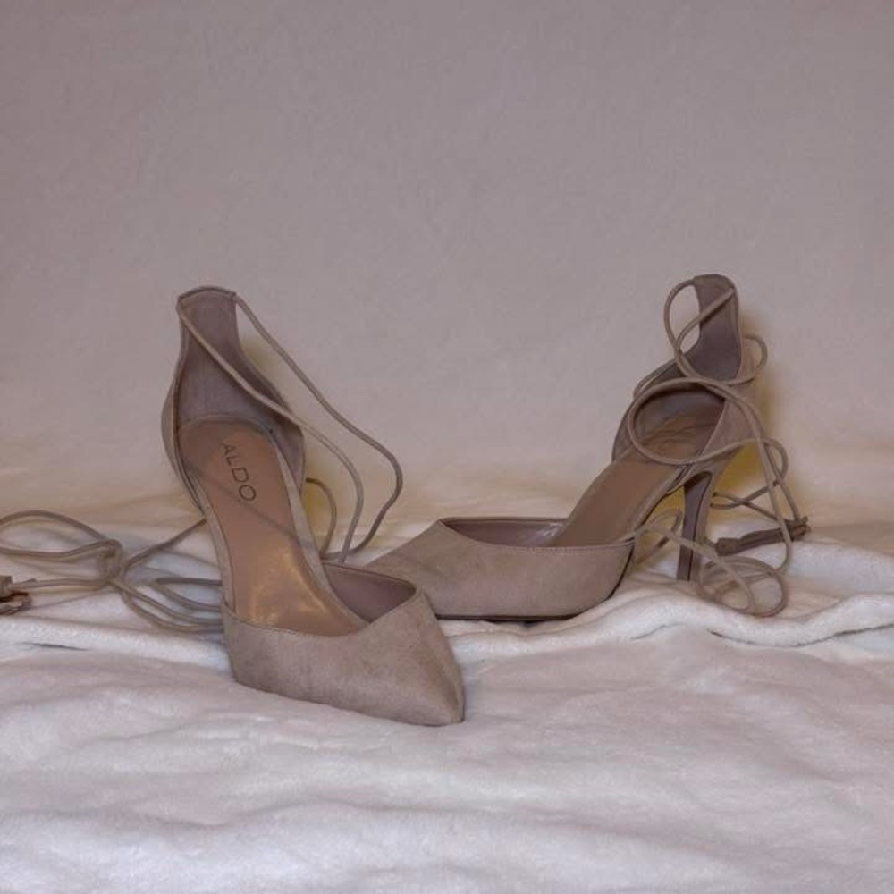 Aldo Beige Lace-Up Pump Heels. Great Condition. Size 8.5/39